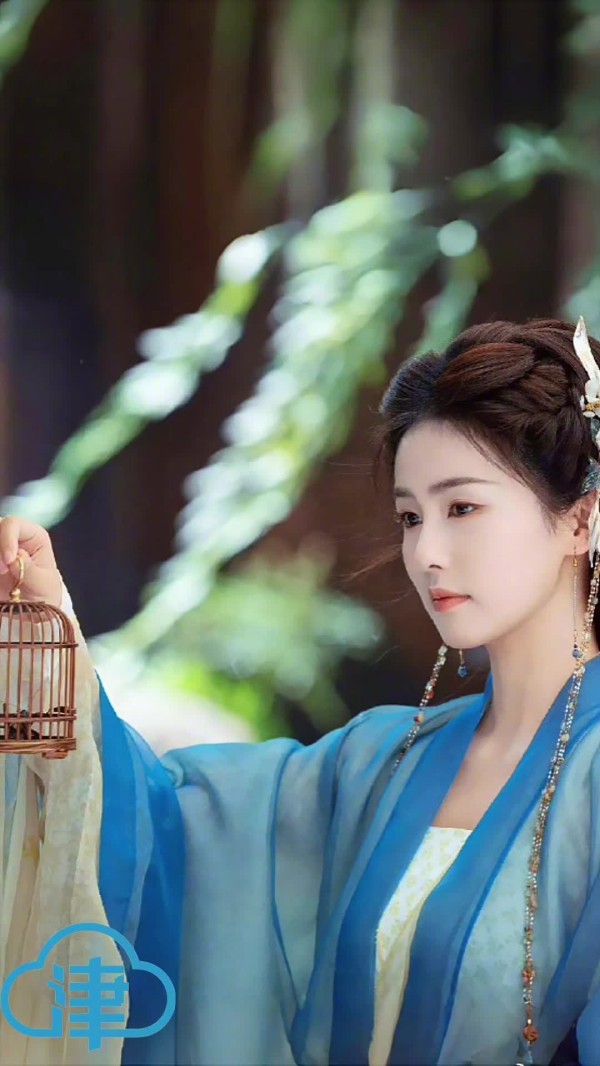 白鹿进组拍摄古装剧《莫离》,改编自《盛世嫡妃》