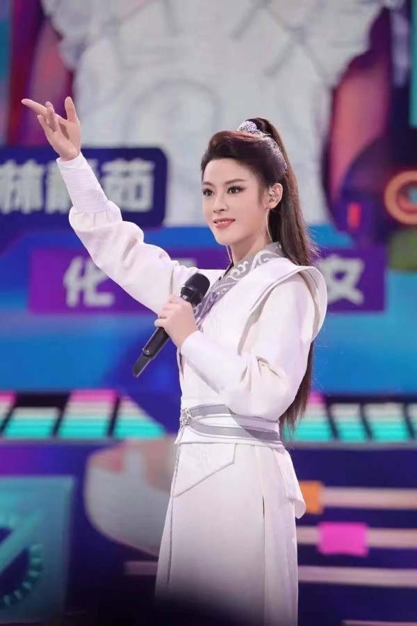 陈丽君初印象：翩翩白衣少年郎