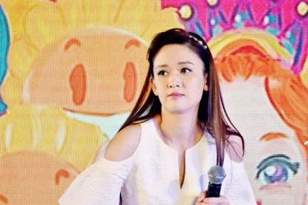 曾宝仪和陈乔恩长的像 瞧过吗?两人圆脸的时候酷似姐妹