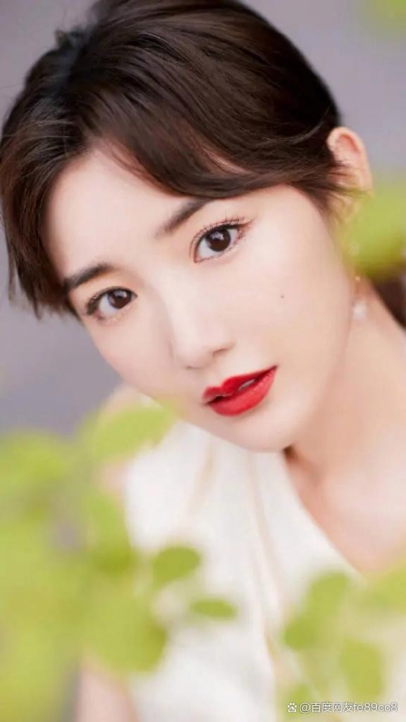 毛晓彤：从温婉淑女到独立女性的华丽蜕变，揭秘她的劲爆人生！