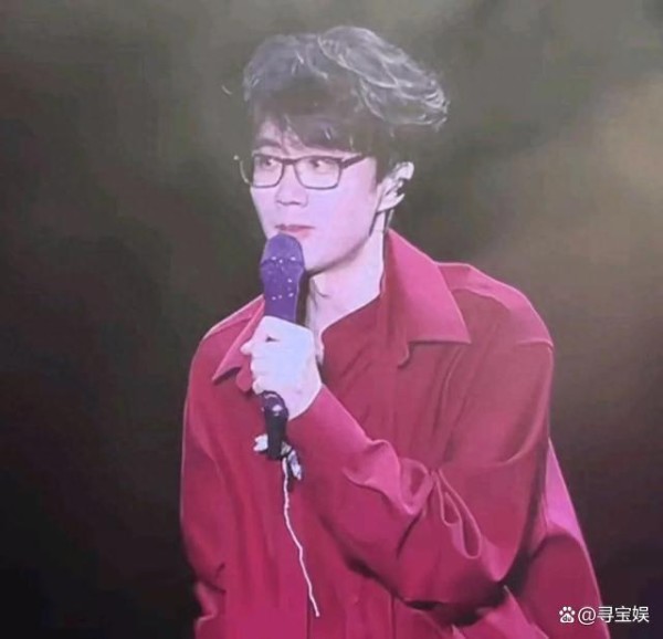 被狠狠凡尔赛到了，许嵩都38了，快奔四了，还是一张稚嫩的脸