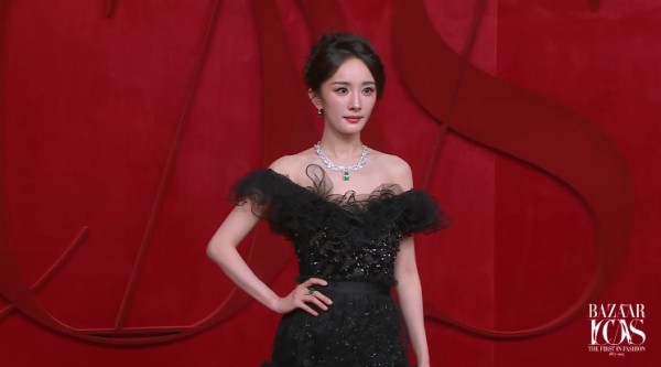杨幂惠英红时尚芭莎年度派对红毯采访