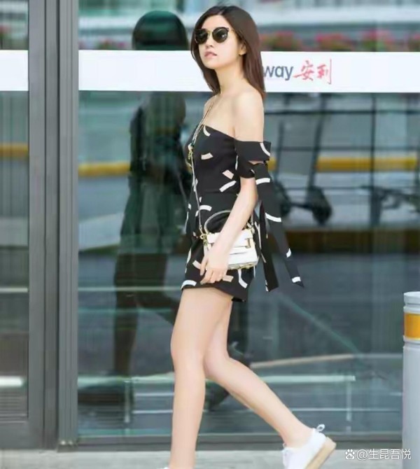 陈妍希现身重庆，一身造型5千元，本人很矮脖子很短，身材很肉感