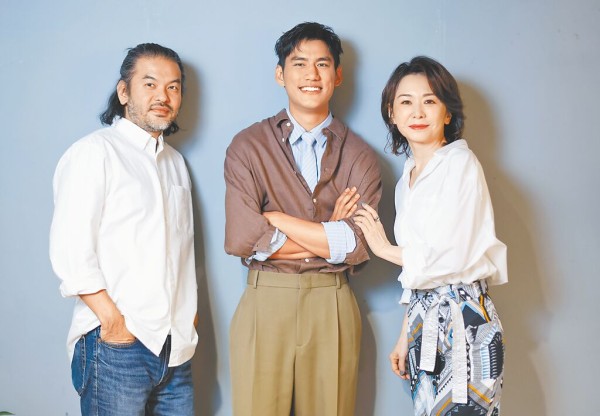 导演赖俊羽（左起）、朱轩洋、潘仪君<a target=