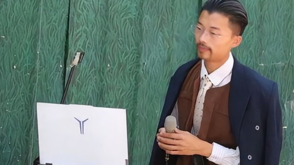 郭有才翻唱《广东爱情故事》，唱出了多少人的心酸与漂泊