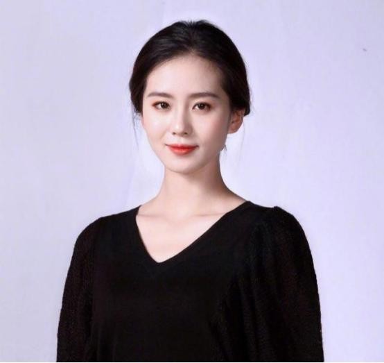 回顾“白月光”刘诗诗的成名史，3段感情，从傻白甜到10亿阔太