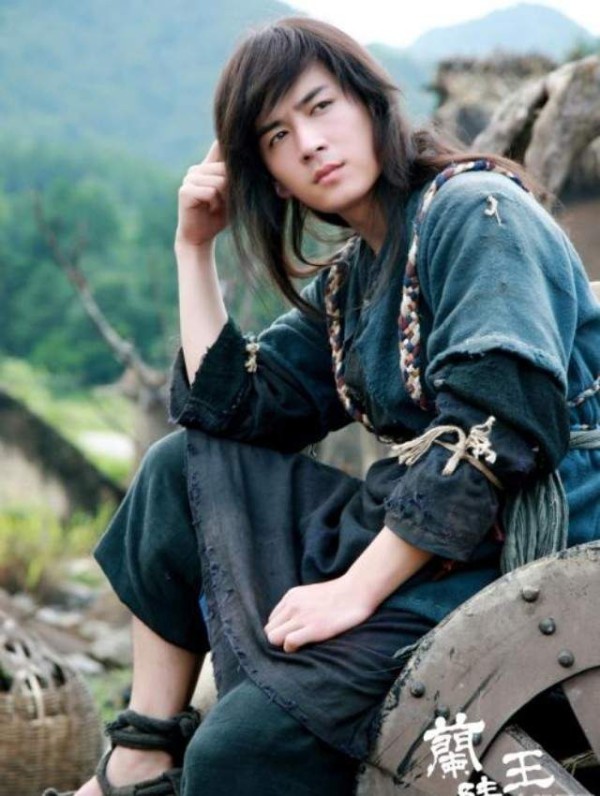 又一男星被曝隐婚生女！34岁魏千翔婚礼现场曝光，半岁女儿超呆萌