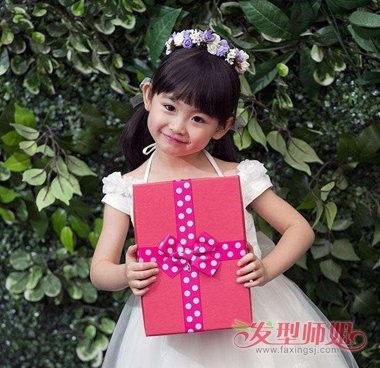 完美婚礼怎能缺少小天使？ 婚礼上小花童流行扎发漂亮又烂漫