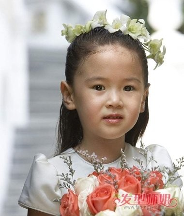 完美婚礼怎能缺少小天使？ 婚礼上小花童流行扎发漂亮又烂漫