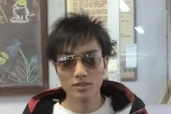 回顾大喊“我爸是李刚”的李启铭，出狱后父母不认，现状令人唏嘘