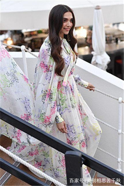 迪皮卡·帕度柯妮穿长裙似少女，卡洛琳·弗里胸大如球欲撑破上衣