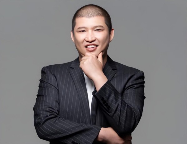网红二驴直播带货，人气低迷，落泪斥责众徒弟，网友：又模仿辛巴