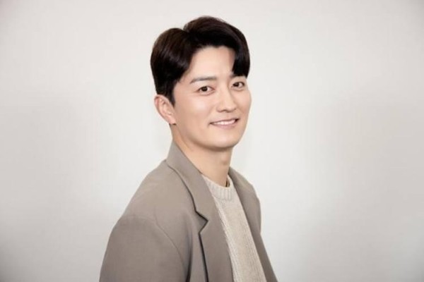 韩星成镇焕宣布结束9年婚姻，早在2019年已退出团体