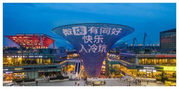 蔡徐坤一举荣获三项大奖华语音乐圈需要流量，需要的也不只是流量
