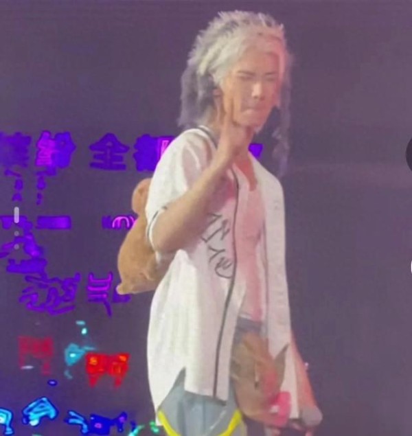 严浩翔舞台表演