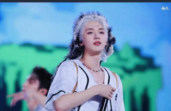 严浩翔受伤后粉丝反应