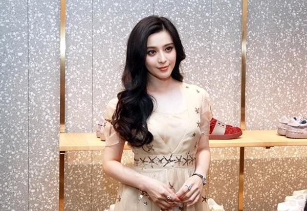 明星工作室发声明辟谣却被“打脸”，网友调侃：打得痛吗？