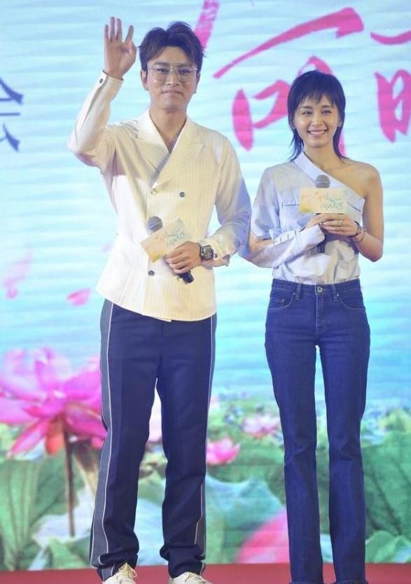 贾乃亮又有了新的西装搭配方法，这次帅吗？