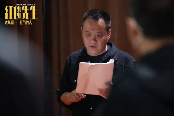 电影《红毯先生》曝“确定是报恩?”特辑 见证宁浩刘德华17年情谊