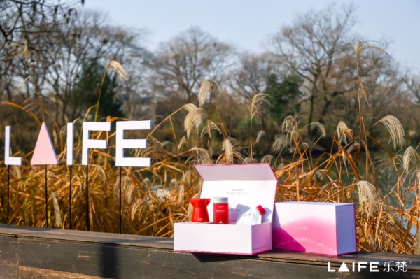 cosmetic gift set displayed outdoors with branding