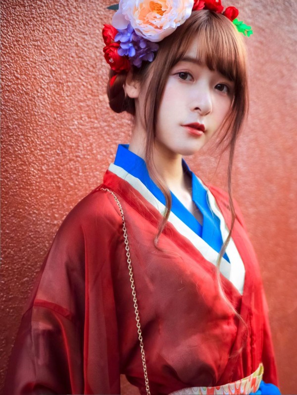星爷女主联动王者，宋祖儿不甘示弱加入，明星cos中的一股清流