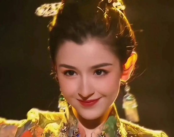 哈尼克孜因美貌被刷，因平凡也被删，真相令人唏嘘