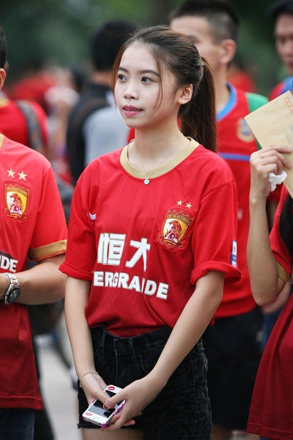 女足王双抖音身份引争议 真球员还是网红？深度解析她的双重人生