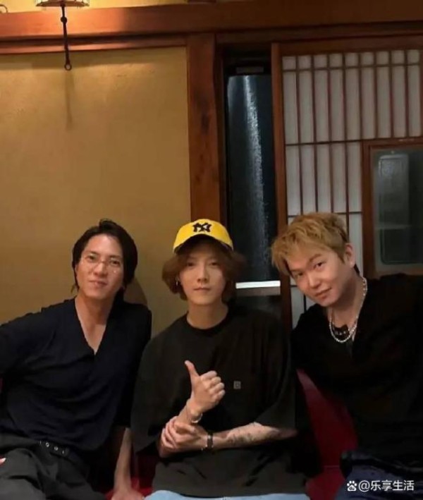 周杰伦点赞鹿晗与山下智久合照