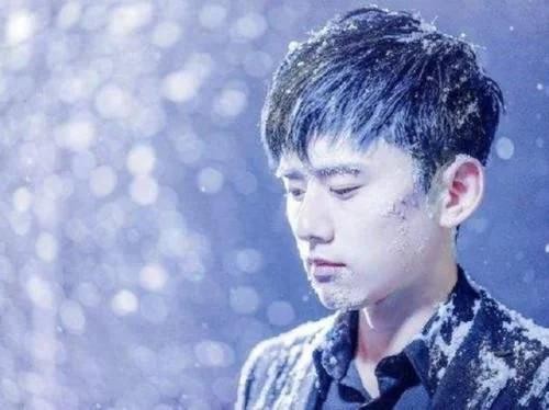 这位娱乐圈“新人”，曾是选秀冠军，现新剧播出一月无人关注