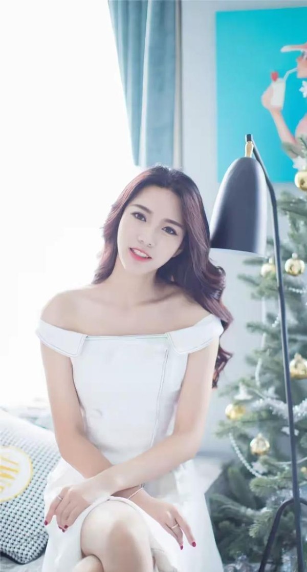 白裙少女嫣儿：走红毯背后的平凡与坚持