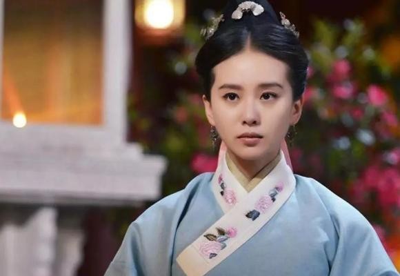 穿古装的女明星，关晓彤帅气，刘诗诗端庄,看到热巴后:不愧是女神