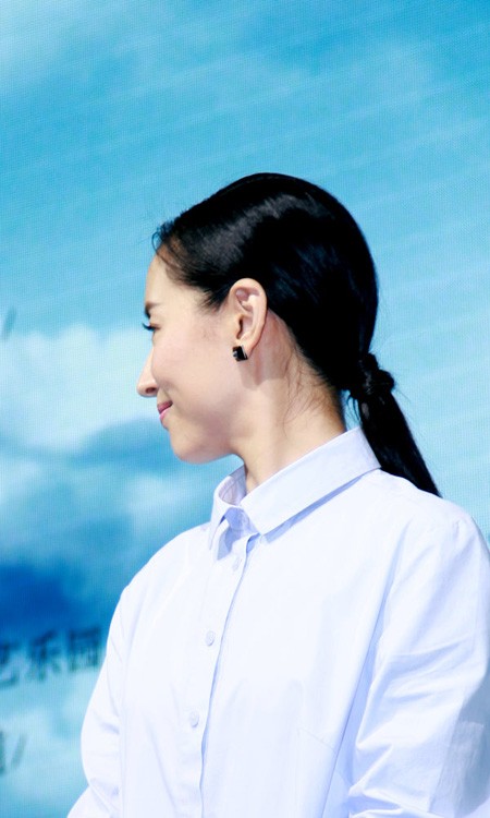 董洁出席活动