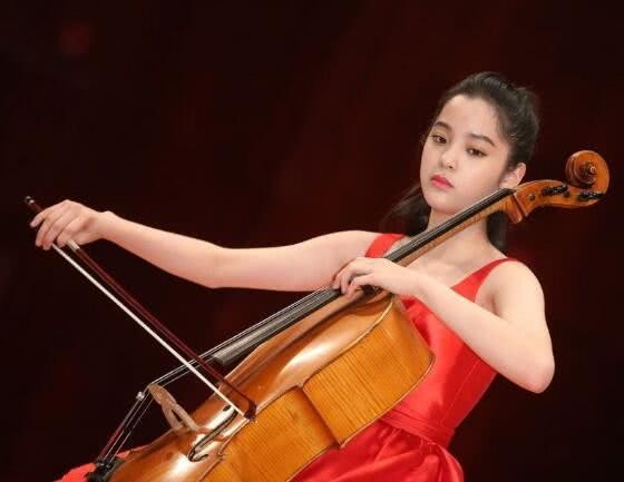 欧阳娜娜真幸福，18岁成人礼，成龙黄晓明彭于晏众星录MV祝福