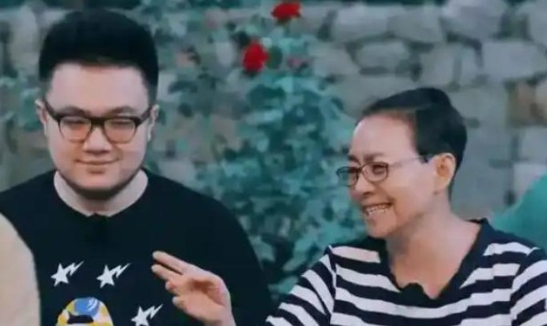 娱乐圈星二代现状堪忧，宋丹丹和陈红背影难掩，王骁凭实力赢口碑