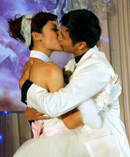 盘点国内9位明星超奢侈婚礼 豪宅婚车大比拼