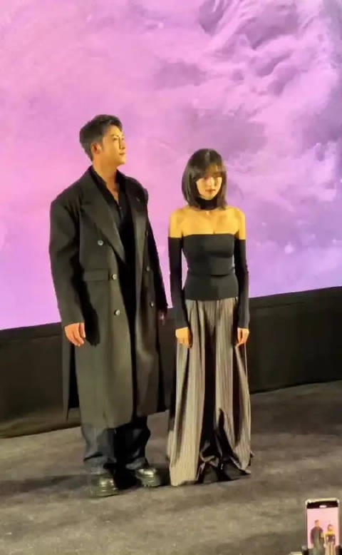 孙千裹胸滑落黄景瑜帮挡镜头