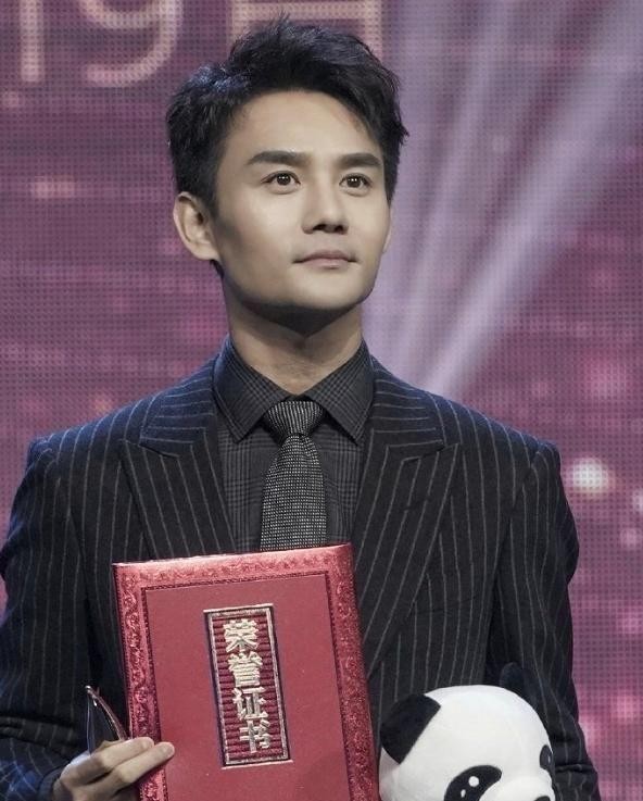 中国电视好演员颁奖，朱一龙获“绿组”最佳男主角