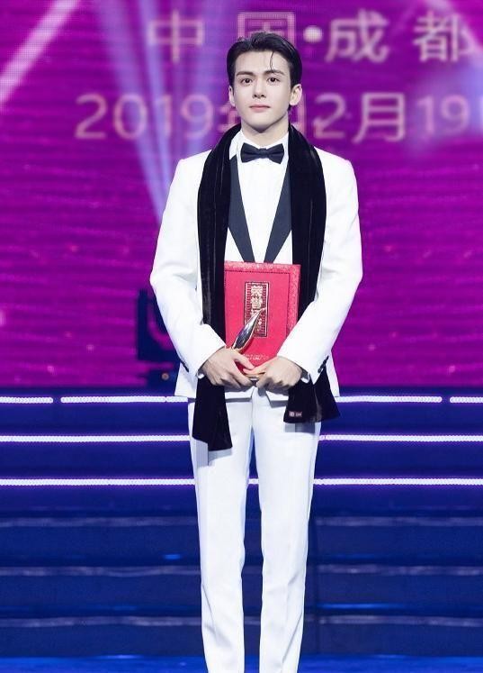 中国电视好演员颁奖，朱一龙获“绿组”最佳男主角