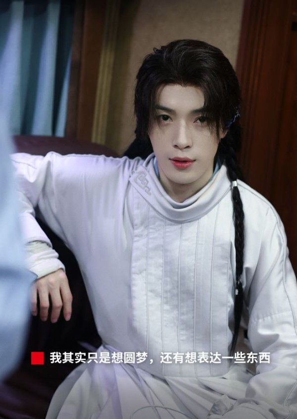 10年投资2000万，他终于把自己捧红了？