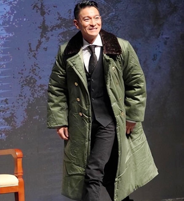 军大衣现象与明星光辉：刘德华在时尚与艺术的交汇点