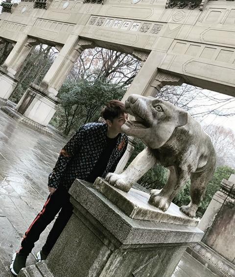 陈凯歌两儿子同框！陈雨昂就读国外顶尖大学，颜值却不输明星弟弟