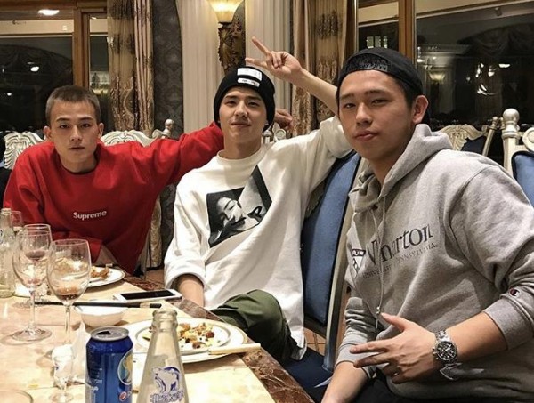 陈凯歌两儿子同框！陈雨昂就读国外顶尖大学，颜值却不输明星弟弟