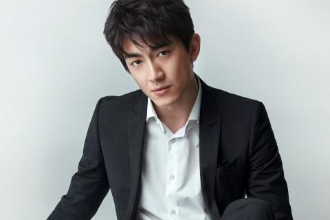林更新微博被怼年龄，29岁的他，用74个问号表示无奈抗拒！