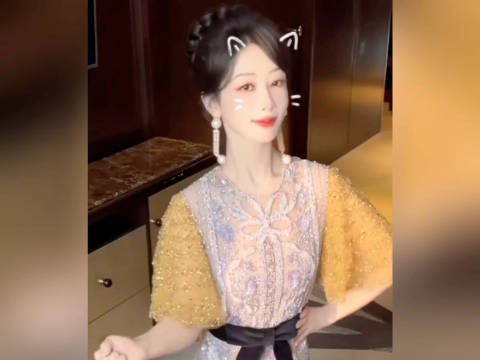 杨紫好可爱!跺脚跳舞是北影节红毯造型,美的!