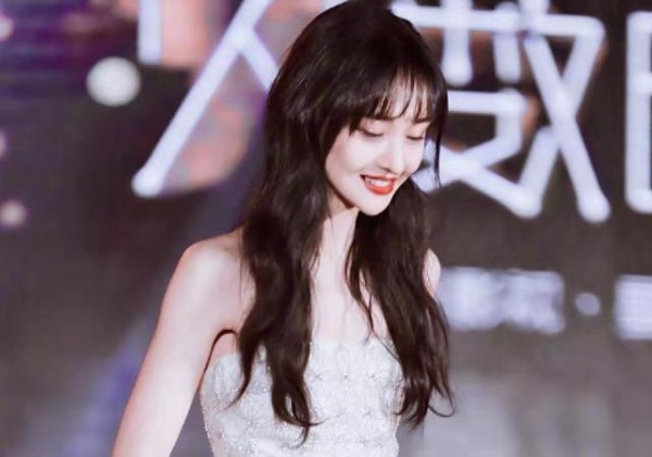 郑爽出售嫁妆，作为一线明星，为产品带来多少经济效益