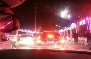 百宏集团里还塞车(网友供图)