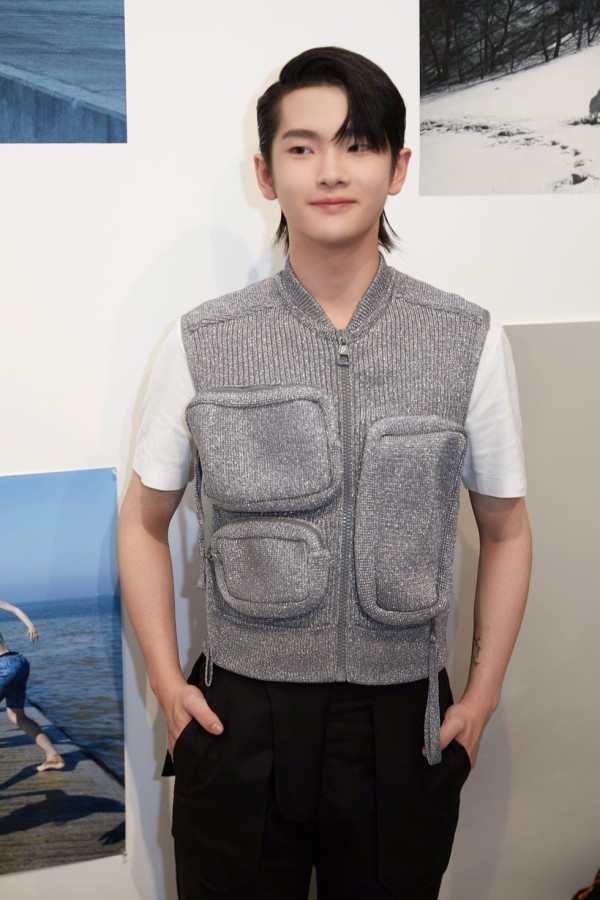 White, Clothing, Fashion, Outerwear, Hairstyle, Cool, Vest, Human, Forehead, Muscle, 