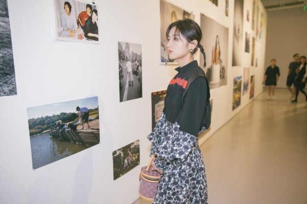 Fashion, Art, Visual arts, Art gallery, Art exhibition, Tourist attraction, Design, Dress, Fashion design, Vernissage, 