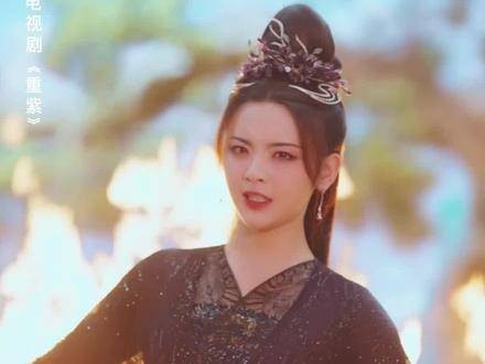 黑发变为白发,亲手焚尽回忆,也释怀了两人之间的情愫