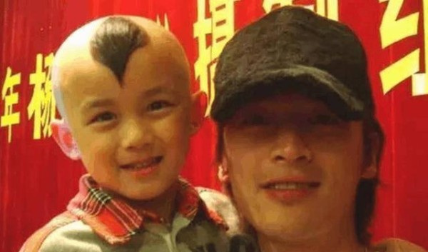 看明星们重现昔日合影，时光惊艳了谁